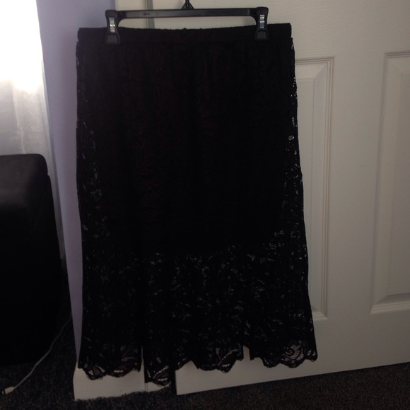 💘👽SALE👽💘 Flowy lace skirt
