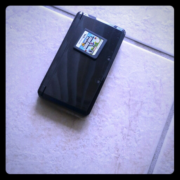Black Gameboy 3DS with Game and Charger Dock