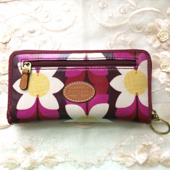 💯 Authentic Fossil Pink floral wallet