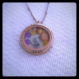 HALLOWEEN 👻🎃Rose gold living locket