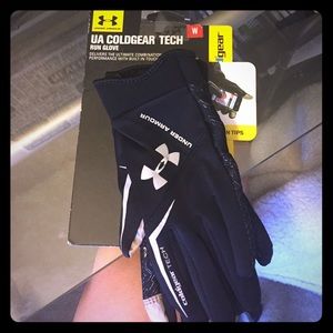 Womens Under Armour cold gear tech gloves