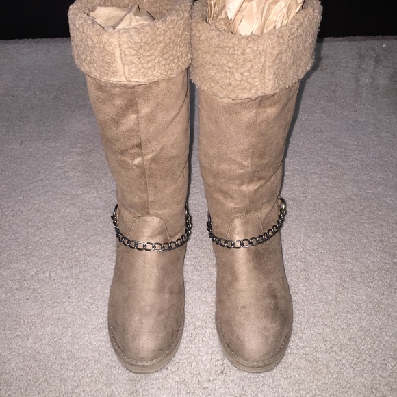 GUESS Tan Suede Fur Flat Boots 7