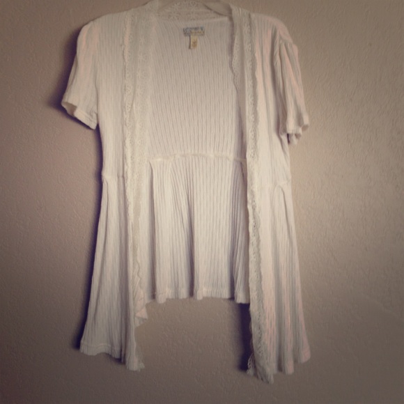 White short sleeved Cardigan🎀