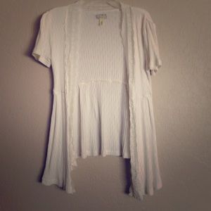 White short sleeved Cardigan🎀