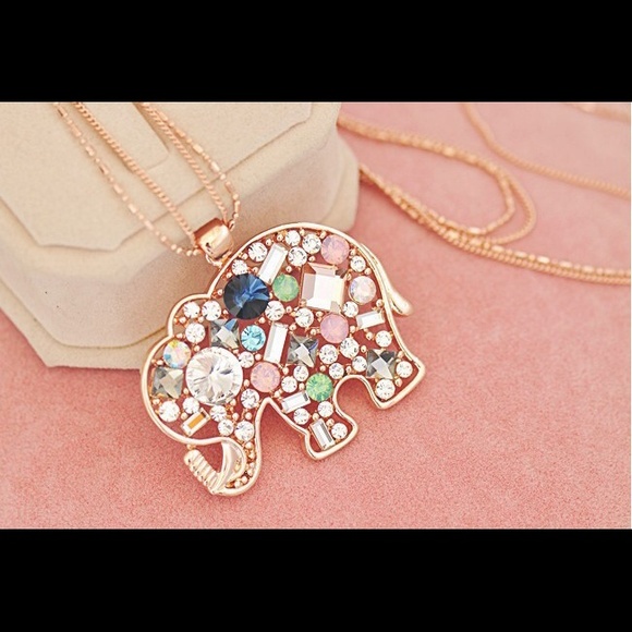Jewelry - 🎉Host Pick 10/15🎉❤️ Adorable Elephant necklace❤️