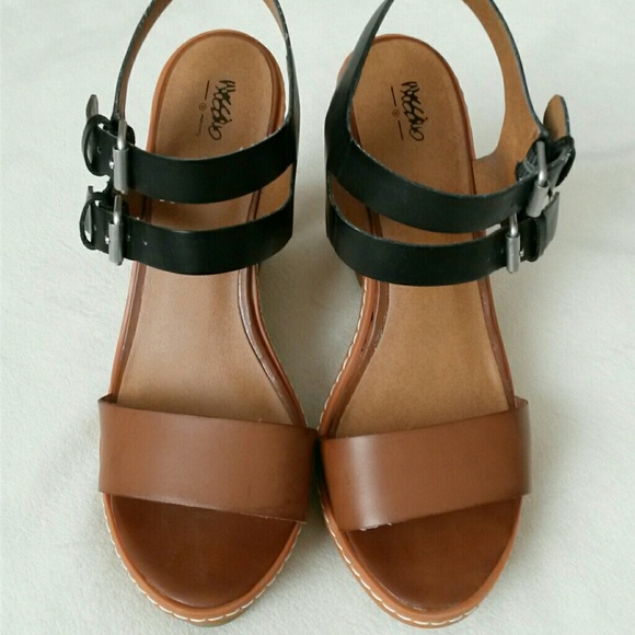 |||NEW||| Brown&Black Wedges