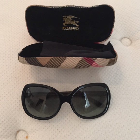Burberry Round black sunglasses