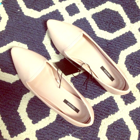 BRAND NEW WITH TAGS POINTED TOE BLUSH COLOR FLATS
