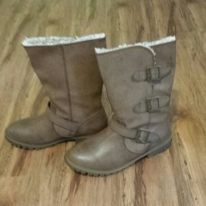 Brown fuzzy boots