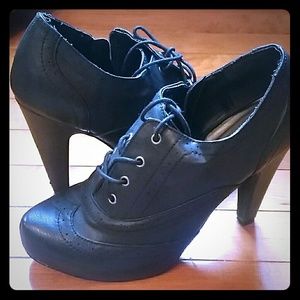 Black Wingtip leather heels 7.5 oxfords