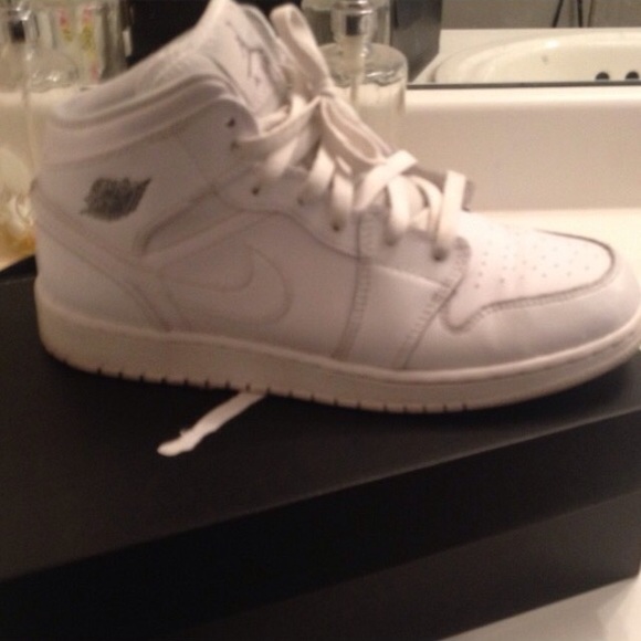 🌟on sale 🌟1 day only ! Air Jordan 1 size 7y