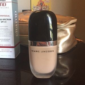 38 Beige Deep Genius Gel Foundation