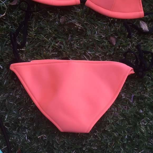 💗SOLD💗 NWT Triangl Bikini Bottoms XS - Picture 3 of 3