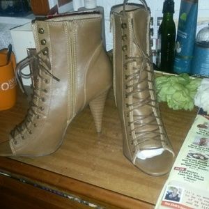 Ladies leather Boot (reasonable offers)