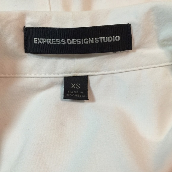 Express top with bow tie - Picture 3 of 3