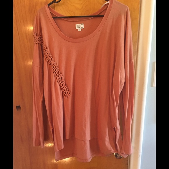 Super cute long shirt! Really soft!