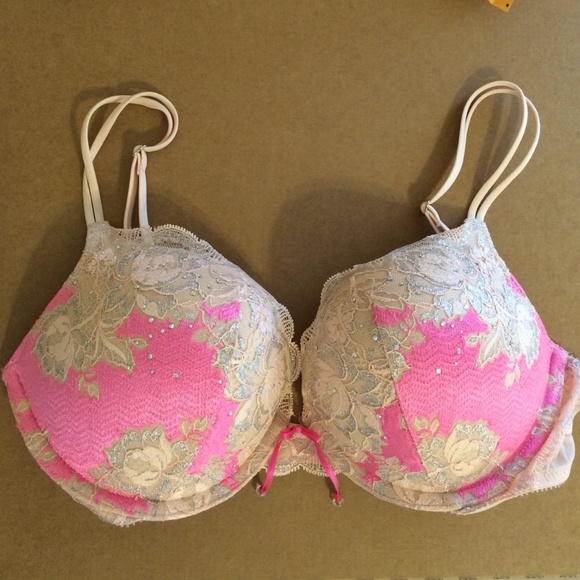 ⛔️On hold for @cpaaobb⛔️ Victorias Secret Bra 34C