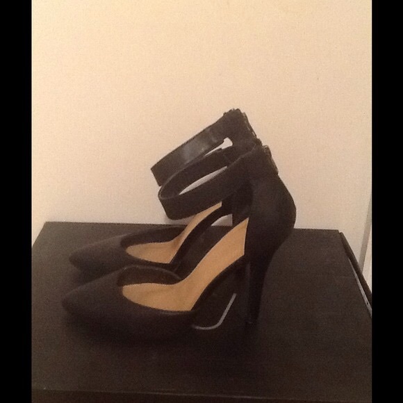 Forever 21 size 9 Black Shoes .