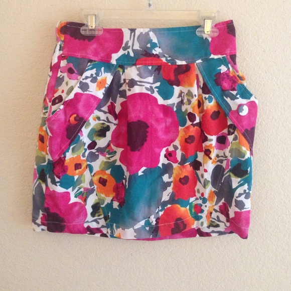 Dresses & Skirts - Floral Mini Skirt