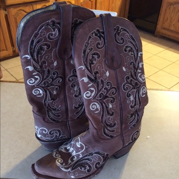 Very Cute Justin boots!