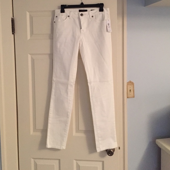 Jessica Simpson white jeans / PINK crop top