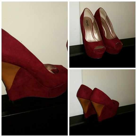 Sandals - Picture 2 of 3