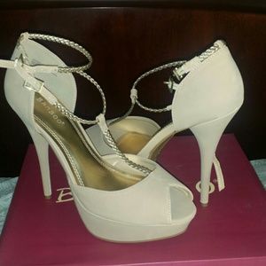 Brand new never worn Bamboo covina peeptoe heels