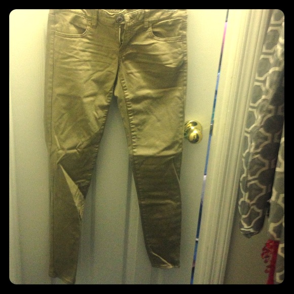 Kaki pants