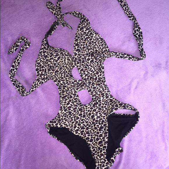 Wet seal one piece