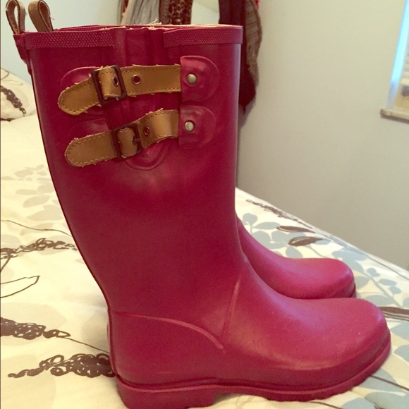 Size 8 Wide calf rain boots