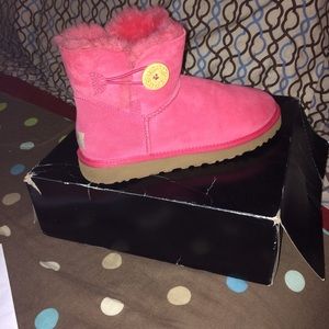 MINI BAILEY BUTTON PINK UGGS
