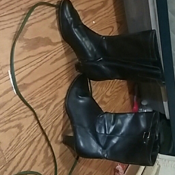 boots - Picture 1 of 4