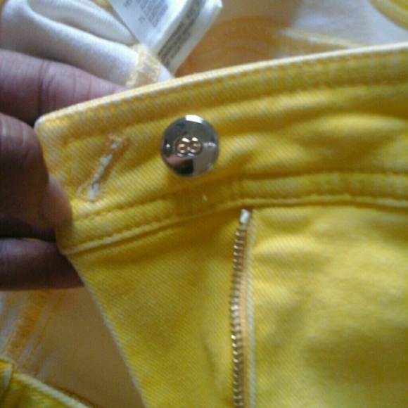 ESCADA - Picture 3 of 4