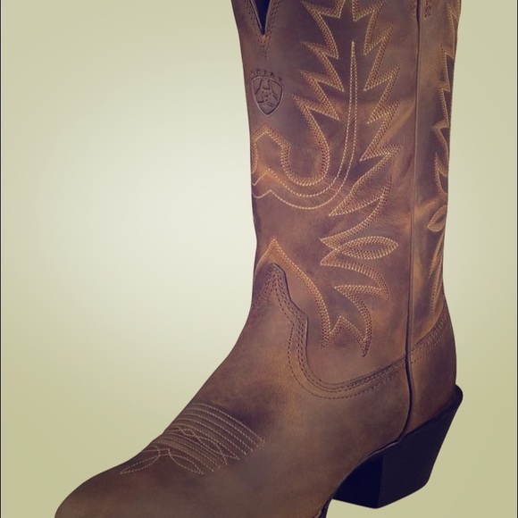 Size 7 Ariat cowgirl boots!!