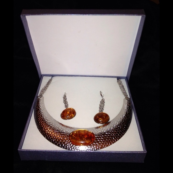 NWT-Stainless steel Necklace set w/earings