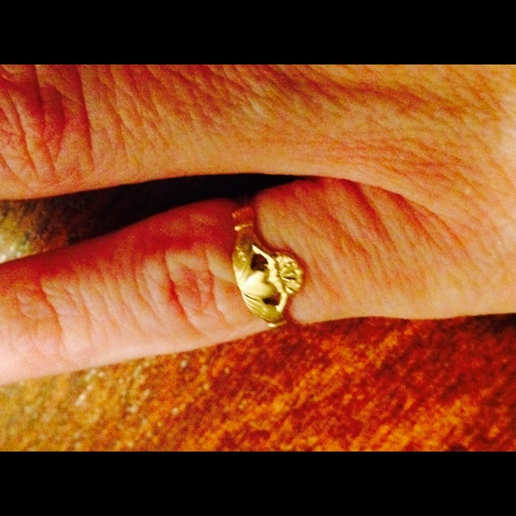 Pinky claddagh ring 14k