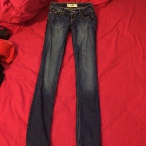 Hollister skinny jeans. Never worn. Size 25 width.