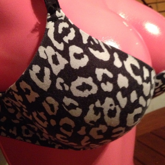 *BUNDLED* Push Up 34C PINK by VS bra! - Picture 3 of 4
