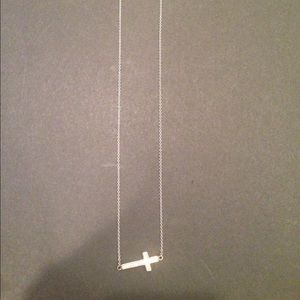 ✨SOLD!!✨Silver small cross necklace✨SOLD!!✨