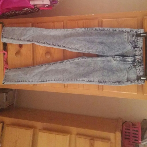 High waisted acid washed jeans