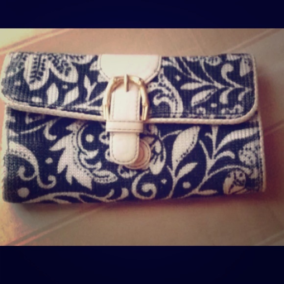 The Sak woven wallet clutch wrislet