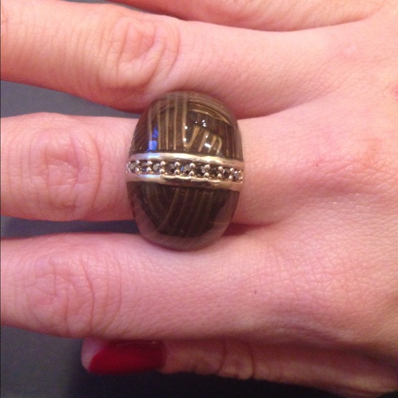 ✨✨SOLD✨✨Lia Sophia brown and gold ring