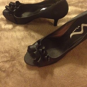Black peep toe heels! price drop!