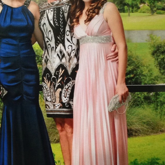 Pink prom/event dress - Picture 3 of 4