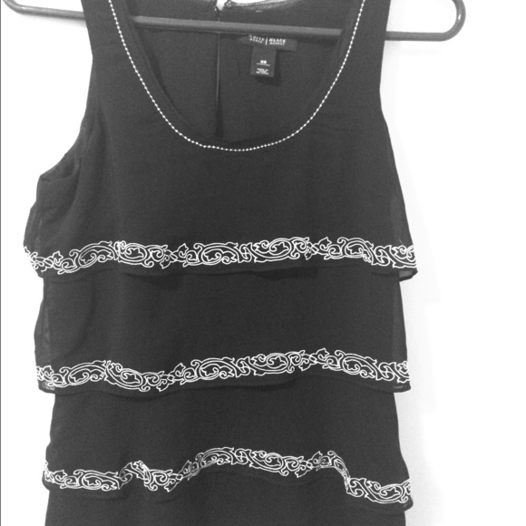 Sleeveless silky shirt