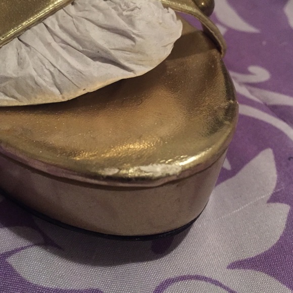 Gold Pumps - Picture 2 of 4