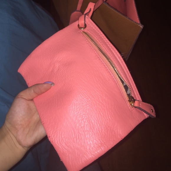 Reversible tote