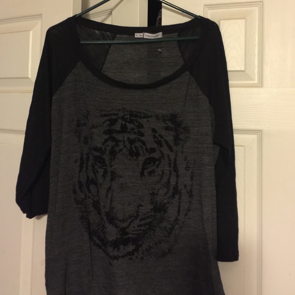 Baseball sleeve top with tiger