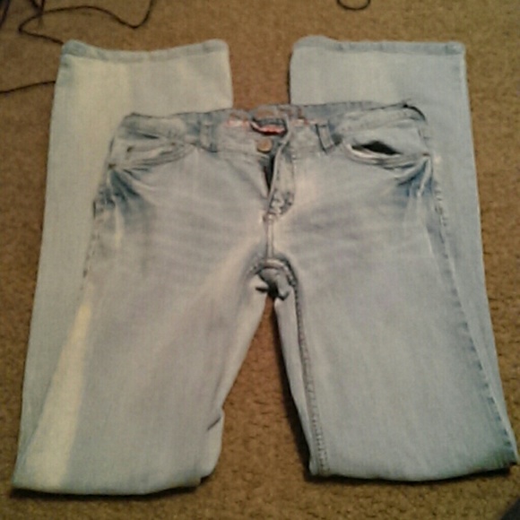 Rue 21 size 7/8 long jeans.Light washed.