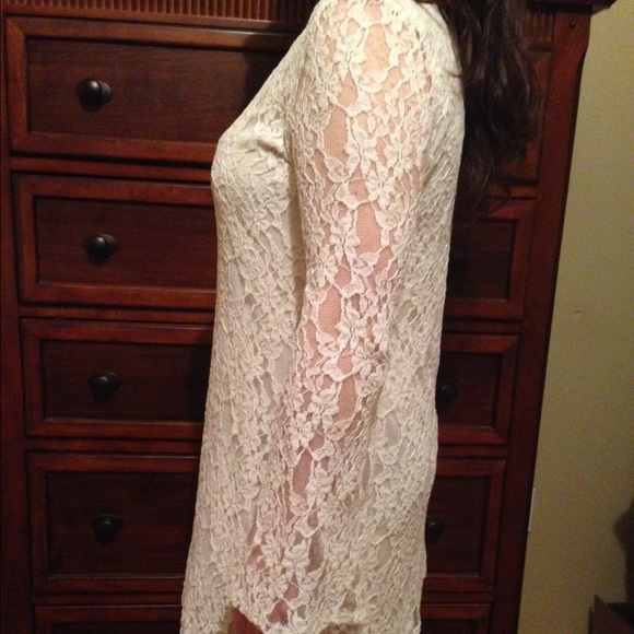 Lace Socialite Dress - Picture 2 of 4